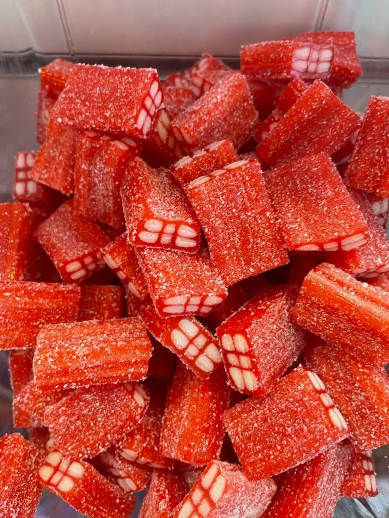 DB Strawberry Sour Cubes